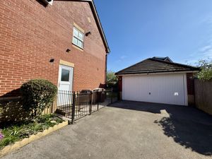 Parking & Garage - click for photo gallery